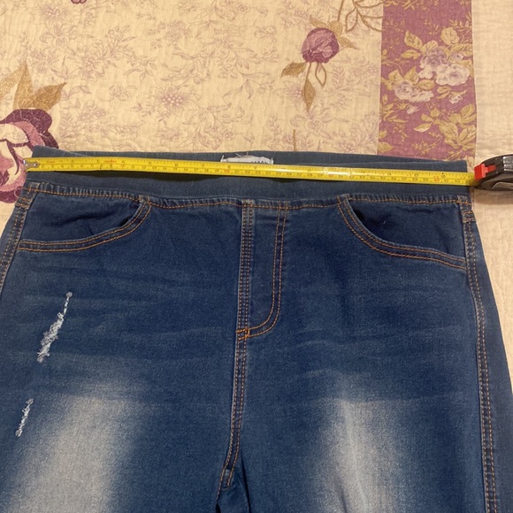 Stretchy jeans with holes - Picture 5 of 6